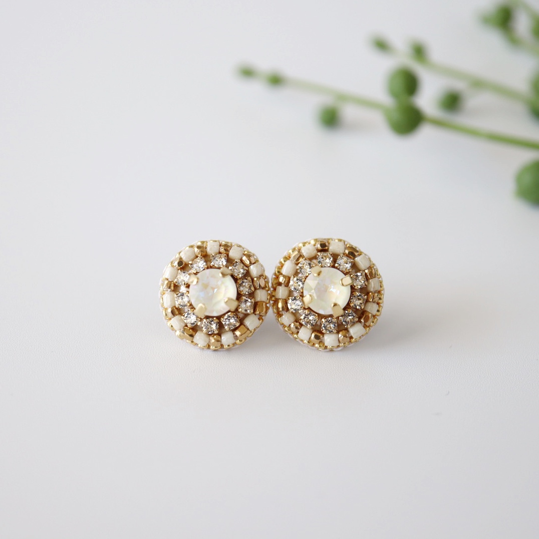 きらめくビーズ刺繍のアクセサリー2点セット （イヤリング&ネックレス）